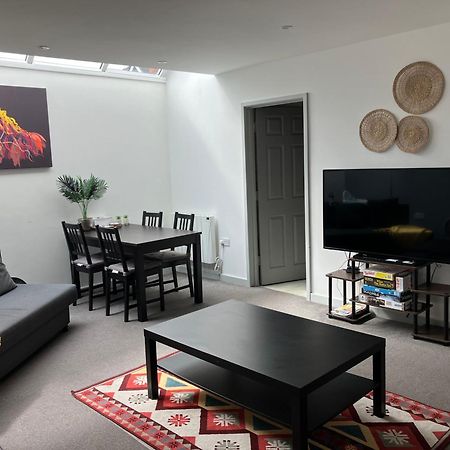 Lancing Apartments - Spacious 2 Bed - Sleeps 6 - Burnham Village Slough Luaran gambar