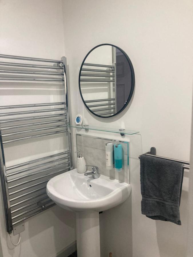 Lancing Apartments - Spacious 2 Bed - Sleeps 6 - Burnham Village Slough Luaran gambar
